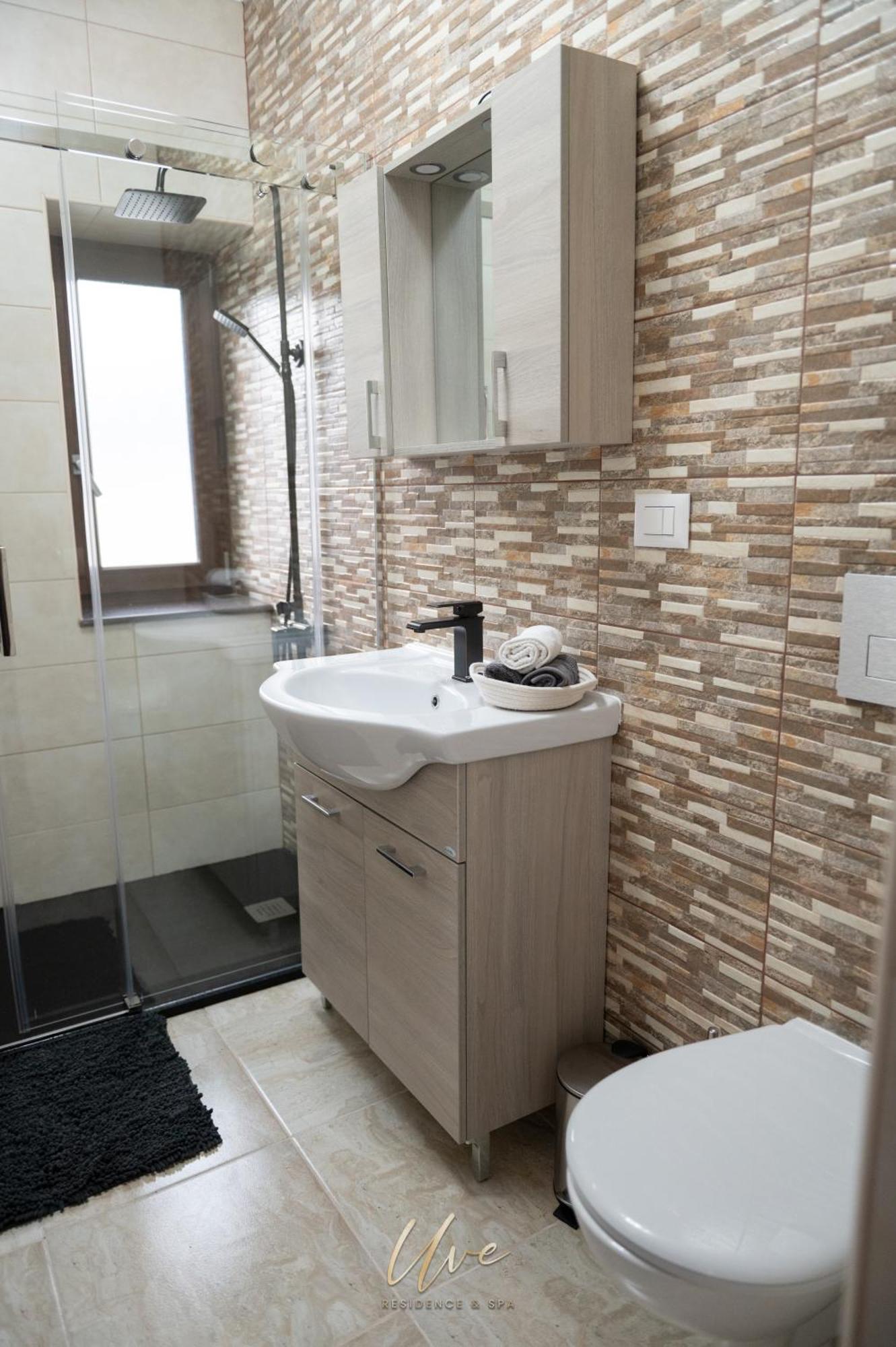 Uve Residence & Spa Piatra Neamt Exterior photo
