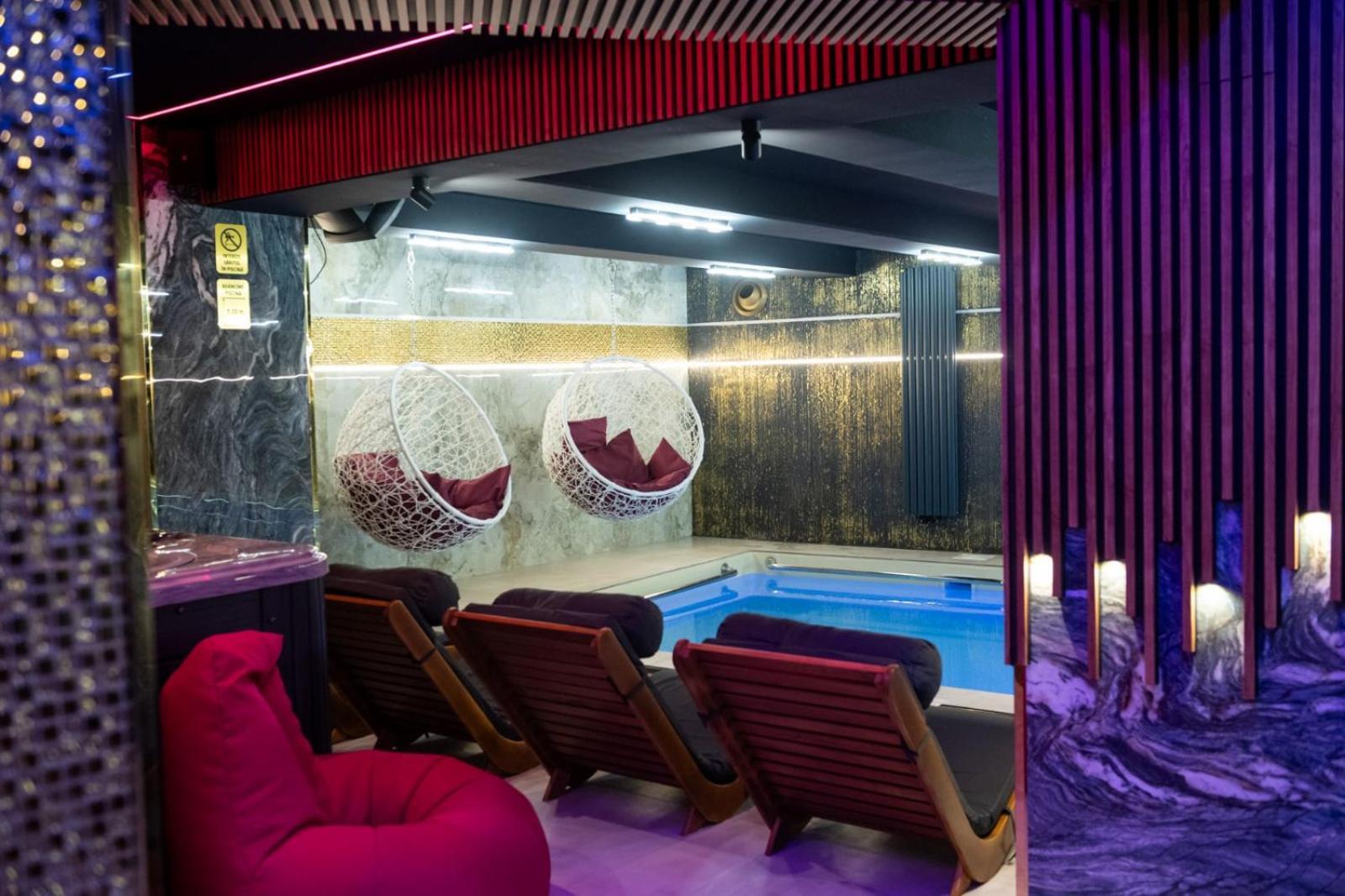 Uve Residence & Spa Piatra Neamt Exterior photo