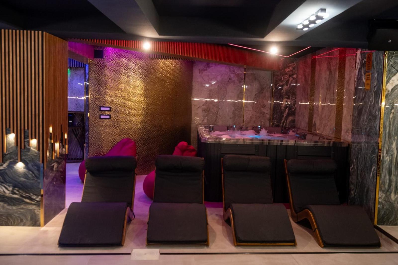 Uve Residence & Spa Piatra Neamt Room photo