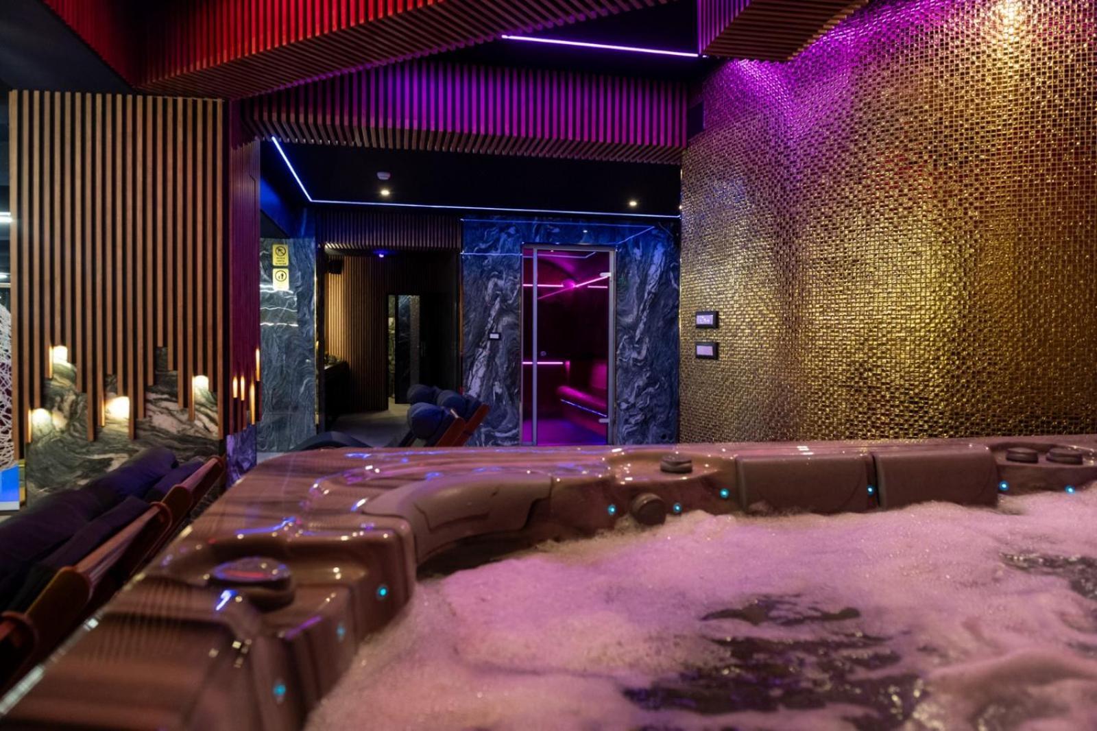 Uve Residence & Spa Piatra Neamt Room photo